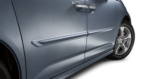 BODY SIDE MOLDINGS .